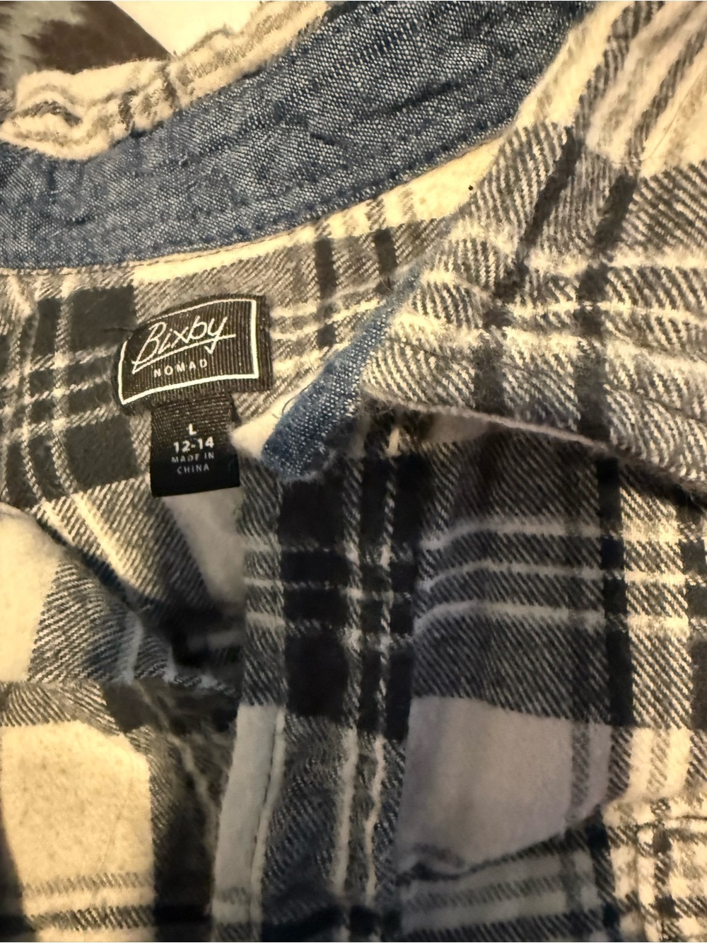 Bundle - Boys Tees, Button downs, shorts - Picture 4 of 6